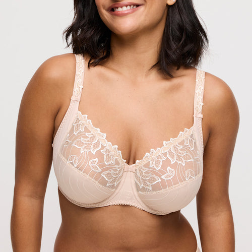 BEST SELLER!
This is our most popular bra, and for good reason! Three-section wire bra with a legendary fit and a light look. The top of the cup is finished with subtle two-tone embroidery that runs into the straps. The cups are deeper than any other Prima Donna bra for a perfect fit.  The firm cups lift the bust while the higher side section covers more and gives proper support which ensures better uplift for largest sizes.
Fabric: Polyamide: 56%, Polyester: 25%, Cotton:12%, Elastane: 7%. CAFFÉ LATTE.