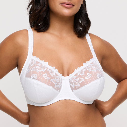 BEST SELLER!
This is our most popular bra, and for good reason! Three-section wire bra with a legendary fit and a light look. The top of the cup is finished with subtle two-tone embroidery that runs into the straps. The cups are deeper than any other Prima Donna bra for a perfect fit.  The firm cups lift the bust while the higher side section covers more and gives proper support which ensures better uplift for largest sizes.
Fabric: Polyamide: 56%, Polyester: 25%, Cotton:12%, Elastane: 7%. PURE WHITE.