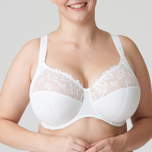 This is a continuation of the Deauville story. A three-piece underwire bra with a unique fit and a modern, airy look for the larger bust. The lace has stylish embroidery on the top of the cup. The base of the cup is smooth for versatile wear. The straps are decorative and offer full support. An all-round winner.  Fabric: Polyester: 74%, Polyamide: 20%, Elastane: 6%
