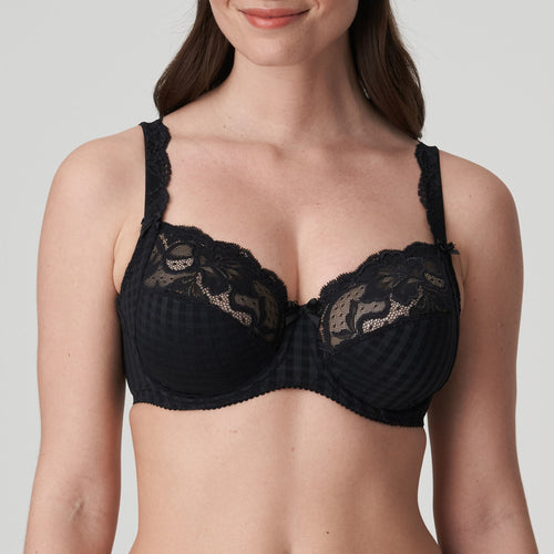 The Madison series is a keeper for many fans. No surprise, because this is very much a youthful, elegant series, thanks to the combination of checks and lace.This bra’s sublime fit has long been acclaimed. The cups are sewn from three sections to support, centre and lift the bust optimally. It not only makes you look slimmer, it’s exceptionally comfortable too!  Fabric content: Polyamide: 83%, Elastane:17%. Black.