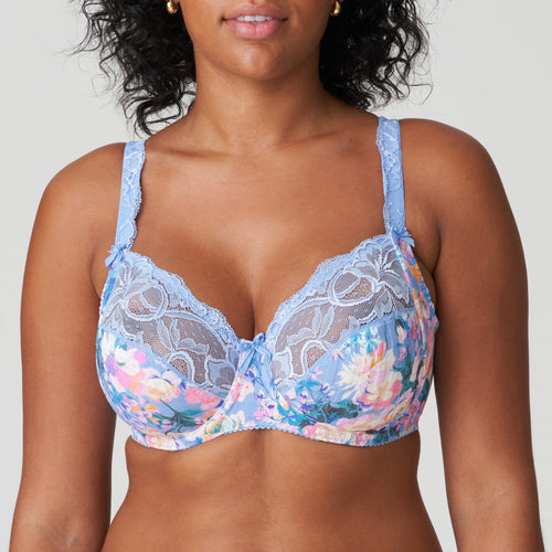 The Madison series is a keeper for many fans. No surprise, because this is very much a youthful, elegant series, thanks to the combination of checks and lace.This bra’s sublime fit has long been acclaimed. The cups are sewn from three sections to support, centre and lift the bust optimally. It not only makes you look slimmer, it’s exceptionally comfortable too!  Fabric content: Polyamide: 83%, Elastane:17%