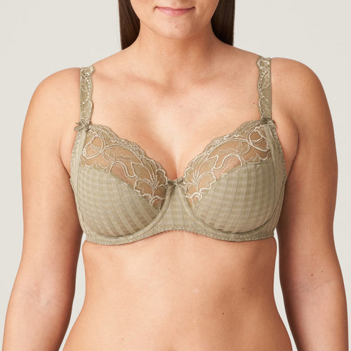 The Madison series is a keeper for many fans. No surprise, because this is very much a youthful, elegant series, thanks to the combination of checks and lace.This bra’s sublime fit has long been acclaimed. The cups are sewn from three sections to support, centre and lift the bust optimally. It not only makes you look slimmer, it’s exceptionally comfortable too!  Fabric content: Polyamide: 83%, Elastane:17%. Golden Olive.
