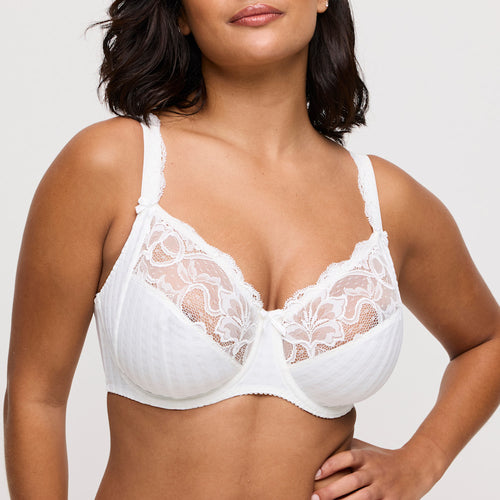 The Madison series is a keeper for many fans. No surprise, because this is very much a youthful, elegant series, thanks to the combination of checks and lace.This bra’s sublime fit has long been acclaimed. The cups are sewn from three sections to support, centre and lift the bust optimally. It not only makes you look slimmer, it’s exceptionally comfortable too!  Fabric content: Polyamide: 83%, Elastane:17%. Ivory.