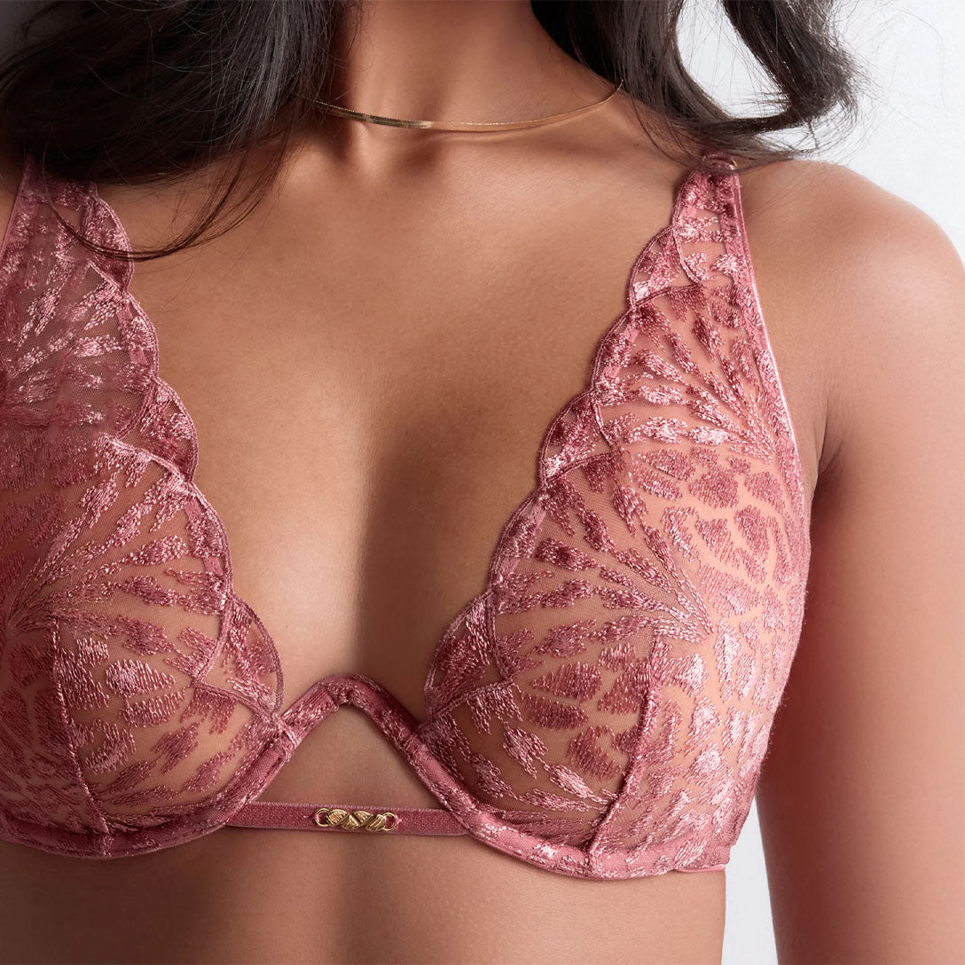 Up close image of the Aubade Crazy in Love single wire triangle bra.