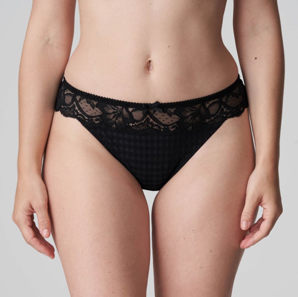 This G/String leaves the bottom uncovered and makes the leg appear longer. Sexy yet discreet, with a super lacy look. Non bulky under clothing.  Fabric content: Polyamide: 73%, Elastane:19%, Cotton: 8%. Black.