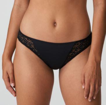 Italian bikini style Rio briefs with hip vintage look. The front is in glossy satin fabric, lace with an oversized nineties pattern on the side sections and bottom.