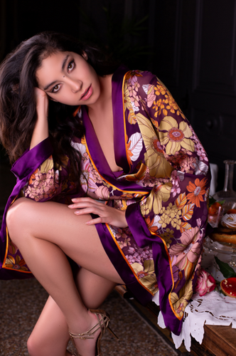 70% Rayon 30% Silk printed short kimono.