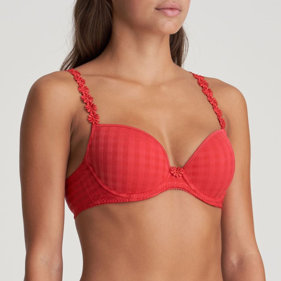 BEST SELLER!  Formed cup, deep plunge underwired smooth bra. It supports the bust and gives a beautiful shape while offering a feminine, plunge effect. The signature daisy straps complete the picture!  Fabric Content:  Polyester: 48%, Polyamide: 43%, Elastane: 9%