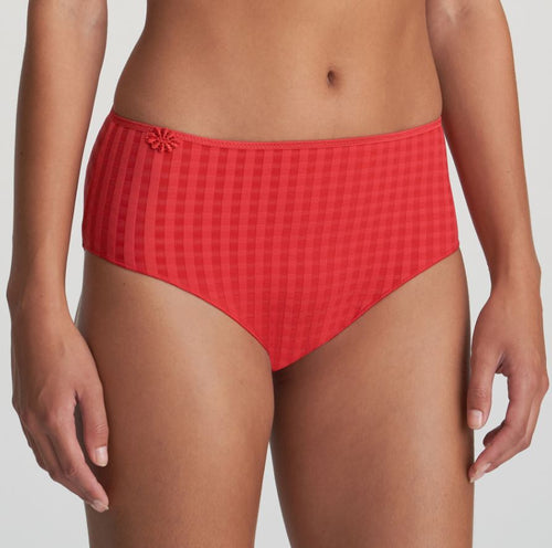 These are a full brief with a wide hip detail and are worn higher on the waist but also cover the bottom completely. They are totally opaque, but with the characteristic An Avero daisy on the waist completes the picture!  Fabric Content: Polyamide: 79%, Elastane: 17%, Cotton: 4%. Scarlet. 