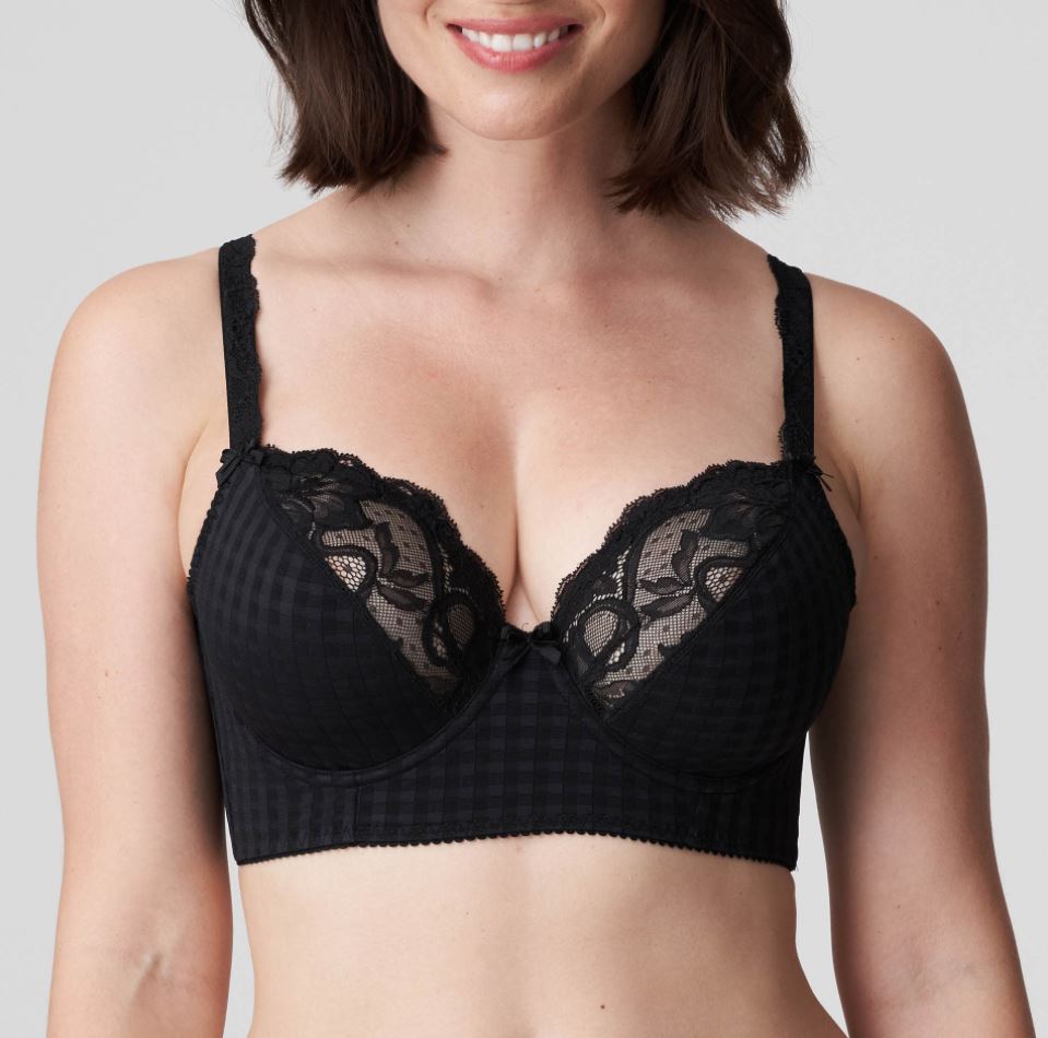 The Madison series is a keeper for many fans. No surprise, because this is very much a youthful, elegant series, thanks to the combination of checks and lace.This bra’s sublime fit has long been acclaimed. The must-have style in the best-selling Madison series. A bustier style underwire bra with plunging cups combines a fashionable look and an impeccable fit.   Fabric content: Polyamide: 81%, Elastane: 19%. Black.