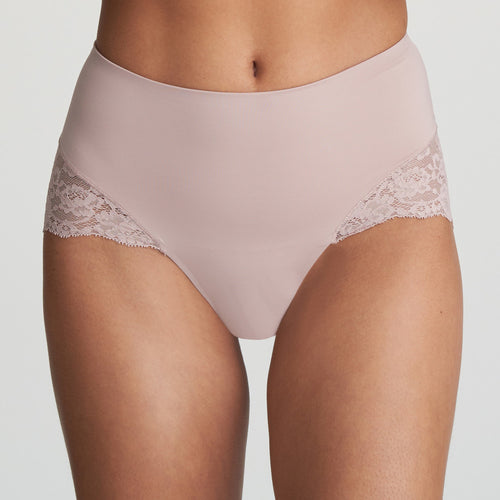 PATINE gentle light control brief married with exceptional comfort. These full briefs are a seamless fit under your LBD or your favourite trousers. Beautiful lace detail at the bottom and hips completes this feminine look.  Smooth finish, light control, and full style. Perfect!  Fabric: Polyamide: 82%, Elastane:14%, Cotton: 4%