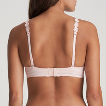 Load image into Gallery viewer, Formed smooth underwire bra with a sweetheart-shaped cup. The straps may be worn normally but also adapt to a halter style. Lovely plunge line. The signature daisy straps complete the picture! This bra has the added advantage that it may also crossed over at the back.  Fabric Content: Polyester: 48%, Polyamide: 43%, Elastane: 9%

