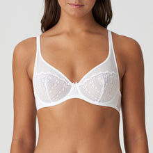 Load image into Gallery viewer, This underwire bra has stunning floral embroidery. The beautifully adorned cups fit perfectly. The bra blends the traditional look of an underwire with the support and modern touch of full coverage. Tulle and embroidery make a stylish duo combined with pure white, a timeless colour that never goes out of style.   Fabric content: Polyamide: 64%, Polyester: 23%, Elastane: 13%
