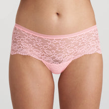 Load image into Gallery viewer, Just what you were looking for: lace shorts that are super comfy and do not show under your clothes. The secret? Soft, fine lace and a seamless finish. No visible lines and a great fit around the bottom.  Fabric Content: Polyamide: 82%, Elastane:14%, Cotton: 4%. PINK PARFAIT.
