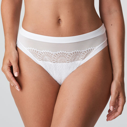 Pure White. Looking for comfortable and oh so elegant briefs? These bikini style Rio briefs have it all. The wide cut on the hip means no budging. The exquisite embroidery completes the light, luxurious look. Laser cut at the back for an invisible look under skirts, trousers and dresses.  Fabric: Polyamide: 64%, Elastane: 21%, Cotton: 9%, Polyester: 6%