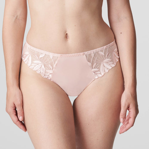 Opaque G/S with chic lace embroidery on the hip. Laser cut at the bottom for smoothness and comfort. 