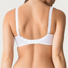 Load image into Gallery viewer, The Madison series is a keeper for many fans. No surprise, because this is very much a youthful, elegant series, thanks to the combination of checks and lace.This bra’s sublime fit has long been acclaimed. The cups are sewn from three sections to support, centre and lift the bust optimally. It not only makes you look slimmer, it’s exceptionally comfortable too!
