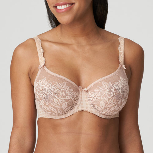 Caffé Latte lace effect bra but with a perfect seamfree smooth finish even under t-shirts. The moulded cup give a lovely natural shape combined with excellent support. 