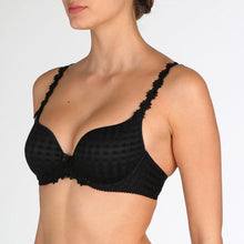 Load image into Gallery viewer, Formed smooth underwire bra with a sweetheart-shaped cup. The straps may be worn normally but also adapt to a halter style. Lovely plunge line. The signature daisy straps complete the picture! This bra has the added advantage that it may also crossed over at the back.  Fabric Content Polyester: 48%, Polyamide: 43%, Elastane: 9%
